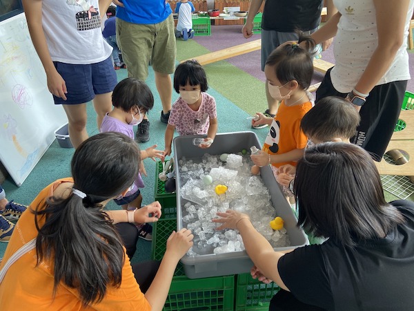 「智樂遊戲谷」歷時三個年頭，我們與東涌小朋友在遊戲中歷經四季，當然包括炎夏玩冰。