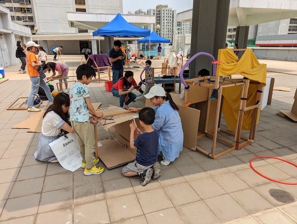 社區遊戲以家庭為核心，由遊戲用家創建屬於自家的遊戲基地，將更顯個性和特色，兼符合當區家庭的需要和喜好。