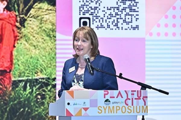 在智樂與香港園境師學會攜手合辦的Playful City Symposium中，主講嘉賓之一Ms Marguerite Hunter Blair (Chief Executive, Play Scotland) 以 ”Making Scotland a Place to Grow and Thrive with Play Strategy & Action Plan”為題，分享蘇格蘭如何在法規、空間規劃至專業指引上逐步改善，聯合學校、社區、專業人士及各方持份者，促成好玩城市於蘇格蘭的發展。